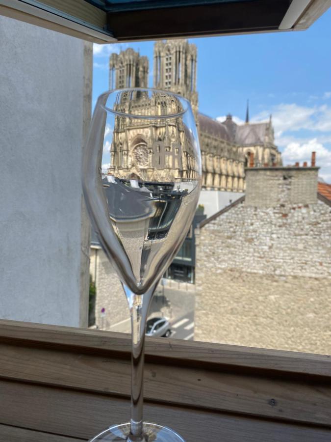 Duplex Hammam Au Pied De La Cathedrale Avec Vue Apartamento Reims Exterior foto